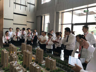 捌方房地產(chǎn)經(jīng)紀(jì)服務(wù) 專業(yè)房產(chǎn)咨詢，助您輕松置業(yè)